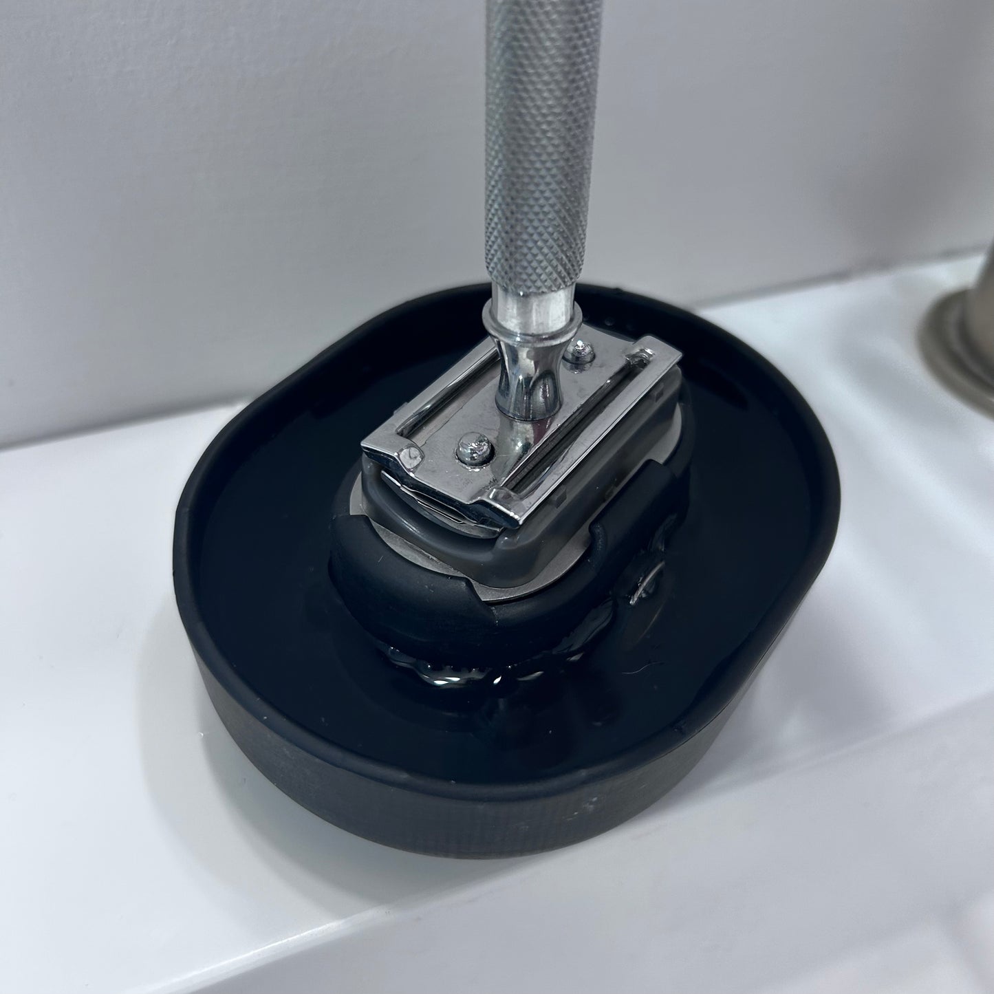 Razor Rinser with Safety Razor Attachment