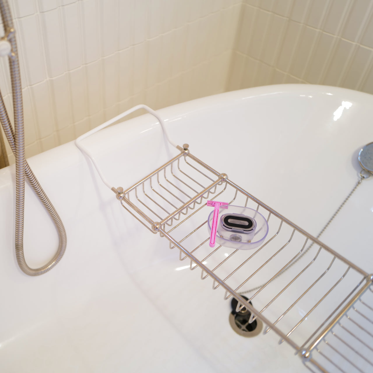 A Razor Rinser in the bathtub, showing you can use the Razor Rinser no matter where or how you shave.