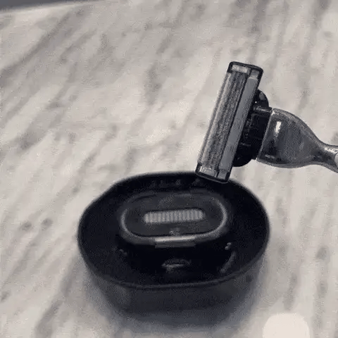 Pressing the razor onto the jets, water spraying